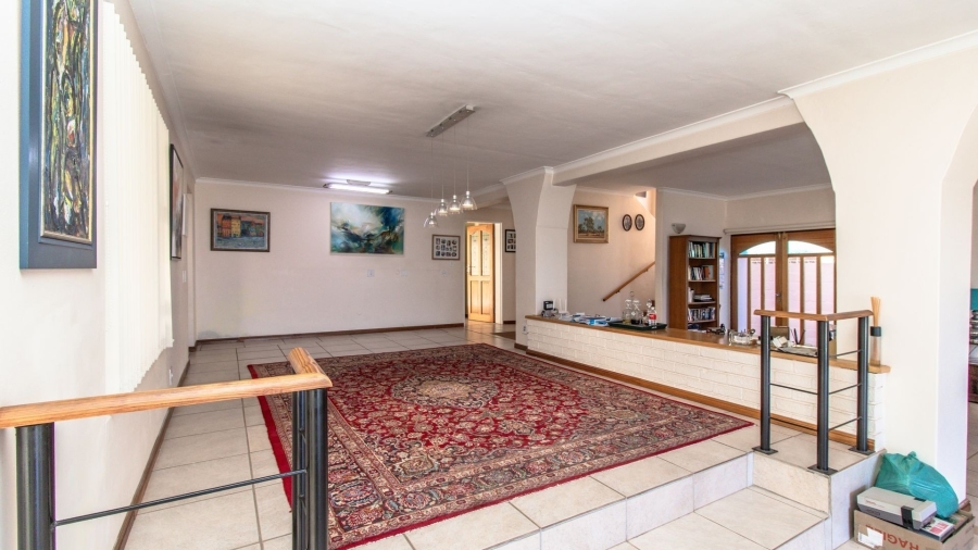 5 Bedroom Property for Sale in Sandbaai Western Cape